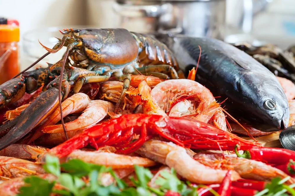 Countless delicious dishes are sold at the market - Photo Source: Freepik